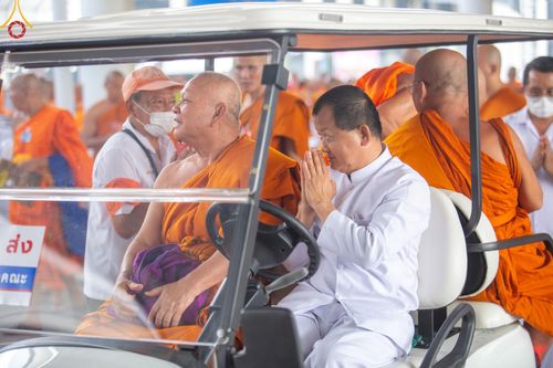 ภาพ No.60345:การต้อนรับพระสังฆาธิการ 10,000 กว่าวัดทั่วประเทศ พิธีมอบปัจจัยช่วยเหลือครู 4 จังหวัดชายแดนภาคใต้ พิธีปฏิบัติธรรม ในวันคุ้มครองโลก วันจันทร์ที่ 22 เมษายน พ.ศ.2567 ณ วัดพระธรรมกาย จ.ปทุมธานี