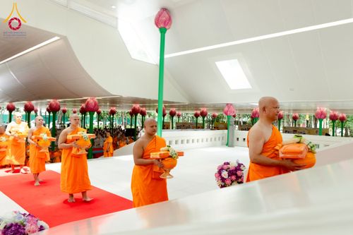 ภาพ No.223768:วันอาทิตย์ที่ 11 พฤษภาคม พ.ศ. 2568 พิธีอุปสมบทสามเณรเปรียญธรรมอุปสมบทอุทิศชีวิต 9 รูป อุบาสก 1 ท่าน ณ อุโบสถพระไตรปิฏกวัดพระธรรมกาย