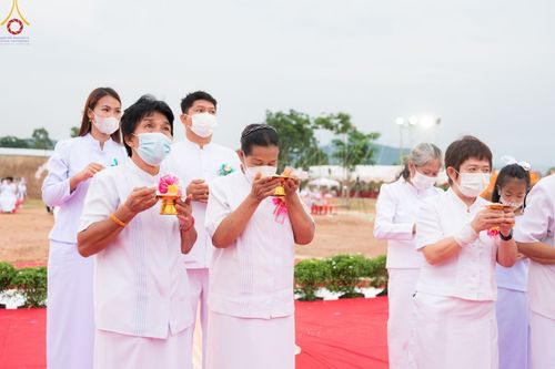 ภาพ No.84404:พิธีทอดผ้าป่า พิธีอัญเชิญปฐมรัตนปฐวี และพิธีตอกเสาเข็มต้นสุดท้าย เพื่อสถาปนาอาคาร 80 ปี หลวงพ่อธัมมชโย ณ ศูนย์ปฏิบัติธรรมวิหารแดง ตำบลเจริญธรรม อำเภอวิหารแดง จ.สระบุรี  วันที่ 23 กรกฎาคม พ.ศ. 2566