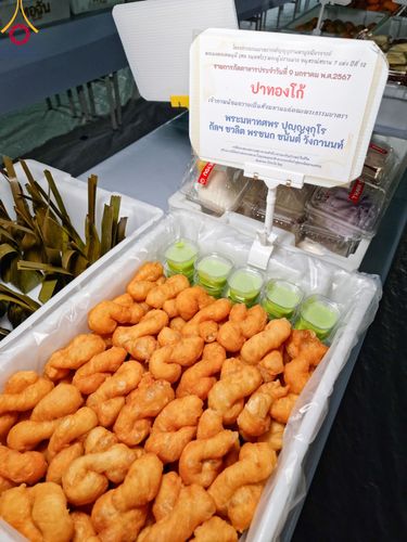 ภาพ No.109028:พิธีถวายภัตตาหารเป็นสังฆทาน แด่คณะพระธรรมยาตราฯ ในโครงการธรรมยาตรากตัญญูบูชา มหาปูชนียาจารย์ พระมงคลเทพมุนี(สด จนฺทสโร) พระผู้ปราบมาร อนุสรณ์สถาน 7 แห่ง ปีที่ 12 วันที่ 9 มกราคม พ.ศ. 2567 ณ อนุสรณ์สถานคลองบางนางแท่น  อ.สามพราน จ.นครปฐม