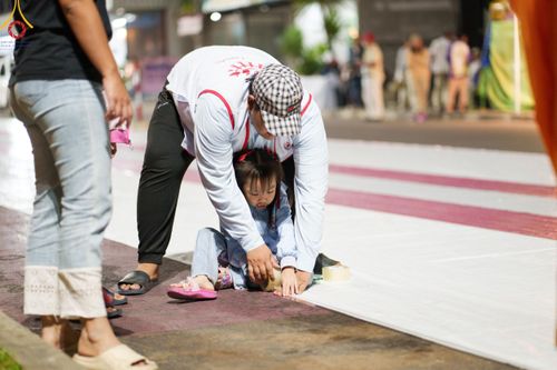 ภาพ No.185602:V.47 เบื้องหลังของเบื้องหน้า งานตักบาตรพระ 10,000 รูป ณ จ.กาญจนบุรี วันที่ 20-21 ธันวาคม พ.ศ. 2567