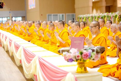 ภาพ No.228348:วันอาทิตย์ที่ 8 มิถุนายน พ.ศ. 2568 พิธีถวายทุนสนับสนุนพระไตรปิฎกฉบับธรรมชัย และอนุรักษ์คัมภีร์โบราณ ณ ห้องแก้วสารพัดนึก 2 วัดพระธรรมกาย