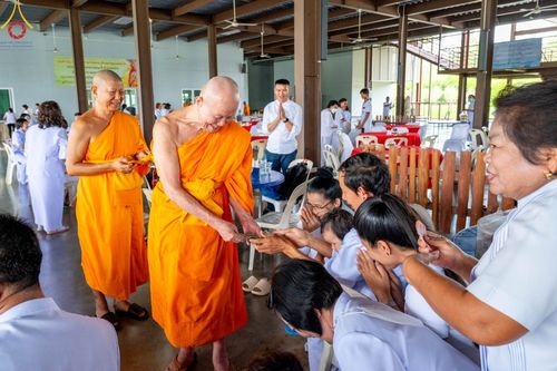 ภาพ No.87125:พิธีทักษิณานุปทานแด่บรรพชนตระกูลผ่องสวัสดิ์ และหมู่ญาติที่ล่วงลับไปแล้ว ณ มหาเจดีย์ทัตตชีโว ศูนย์อบรมเยาวชนกาญจนบุรี วันที่ 31 สิงหาคม พ.ศ. 2566