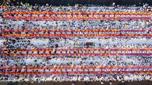 ภาพ No.180447:พิธีตักบาตรพระ ๑,๐๐๐ รูป ฉลองเมืองลำปาง ๑,๓๔๔ ปี วันเสาร์ที่ ๗ ธันวาคม พ.ศ. ๒๕๖๗ ณ ลานพระบรมราชานุสาวรีย์ พระนเรศวรมหาราช อ.เกาะคา จ.ลำปาง