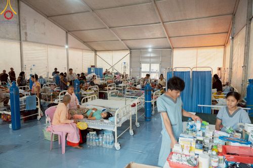 ภาพ No.220333:วันที่ 17 เมษายน พ.ศ. 2568 ผู้แทนวัดพระธรรมกาย ลงพื้นที่เยียวยา ซับน้ำตาเหยื่อแผ่นดินไหวมัณฑะเลย์