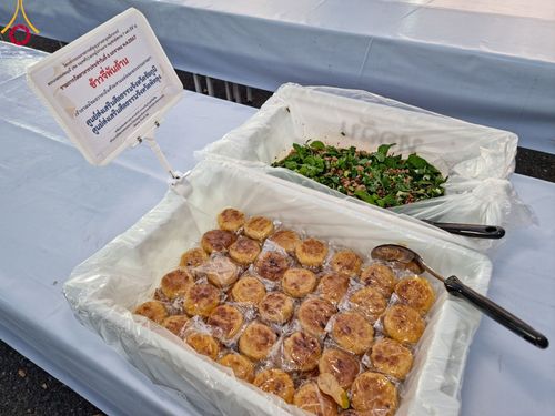 ภาพ No.106716:พิธีถวายภัตตาหารเป็นสังฆทาน แด่คณะพระธรรมยาตราฯ ในโครงการธรรมยาตรากตัญญูบูชา มหาปูชนียาจารย์ พระมงคลเทพมุนี(สด จนฺทสโร) พระผู้ปราบมาร อนุสรณ์สถาน 7 แห่ง ปีที่ 12 วันที่ 6 มกราคม พ.ศ. 2567 ณ อนุสรณ์สถานโลตัสแลนด์ จ.สุพรรณบุรี