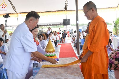 ภาพ No.91427:พิธีทอดผ้าป่ายกยอดดอกบัวสิริปทุมทิพย์  ประดิษฐาน ณ ปทุมเจดีย์  (เจดีย์พระพุทธเจ้า ๕ พระองค์) ณ ศูนย์อบรมเยาวชนจังหวัดปัตตานี 22 ตุลาคม พ.ศ.2566