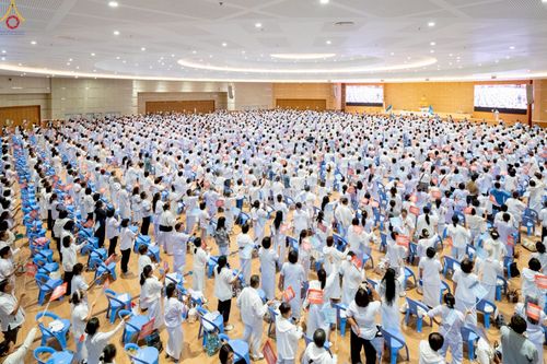 ภาพ No.239924:วันที่ ๒๒ - ๒๔ สิงหาคม พ.ศ. ๒๕๖๘ สัมมนารวมใจผู้นำบุญ บูชาธรรม ๘๑ ปี หลวงพ่อธัมมชโย กฐินสามัคคีทั่วไทย ๓๐,๐๐๐ วัด โครงการอุปสมบทบูชาธรรมมหาปูชนียาจารย์ ๓,๐๐๐ รูป รุ่นที่ ๑