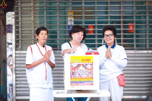 ภาพ No.237367:วันที่ 9-10 สิงหาคม พ.ศ. 2568 การเตรียมงาน เก็บงาน ของเจ้าหน้าที่ทุกสถานะ ในงานมหาสังฆทาน ตักบาตรพระ 10,000 รูป ใจกลางเมืองหาดใหญ่ จ.สงขลา