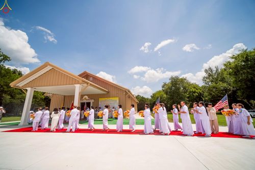 ภาพ No.234628:วันอาทิตย์ที่ 20 กรกฎาคม  พ.ศ.2568 พิธีทอดผ้าป่าภาคพื้นอเมริกา พิธีเจริญพระพุทธมนต์ ฉลองอาคารแก้วธรรมชัยรัตนอนันต์ วัดพระธรรมกายเทนเนสซี ประเทศสหรัฐอเมริกา