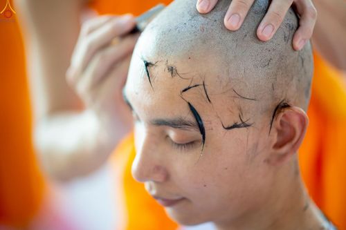 ภาพ No.228545:วันเสาร์ที่ 7 มิถุนายน พ.ศ. 2568 พิธีปลงผมโครงการอุปสมบทหมู่ธรรมทายาท ระดับอุดมศึกษา รุ่นที่ 52 ภาคฤดูฝน ณ วิหารคด 9 วัดพระธรรมกาย