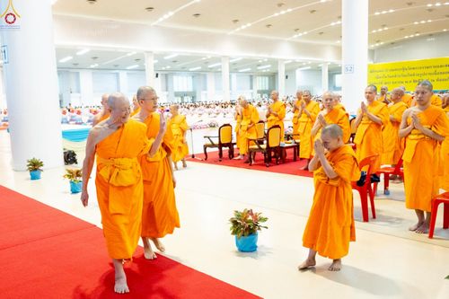 ภาพ No.251282:วันที่ 10 ตุลาคม พ.ศ. 2568 พิธีปฏิบัติธรรม ในวันคล้ายวันเกิด 141 ปี พระมงคลเทพมุนี (สด จนฺทสโร) พระผู้ปราบมาร ณ สภาธรรมกายสากล วัดพระธรรมกาย