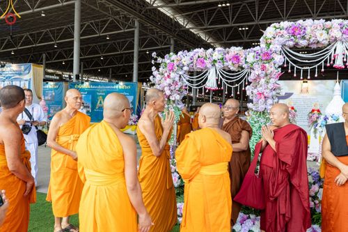 ภาพ No.146810:การต้อนรับพระสังฆาธิการ 2,000 กว่าวัดทั่วประเทศ และพิธีบูชาข้าวพระ เนื่องในวันสมาธิโลก วันอาทิตย์ที่ 4 สิงหาคม พ.ศ. 2567 ณ สภาธรรมกายสากล วัดพระธรรมกาย