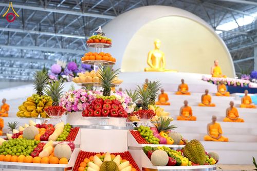 ภาพ No.258156:วันอาทิตย์ที่ 5 ตุลาคม พ.ศ. 2568 พิธีบูชาข้าวพระ ณ สภาธรรมกายสากล วัดพระธรรมกาย