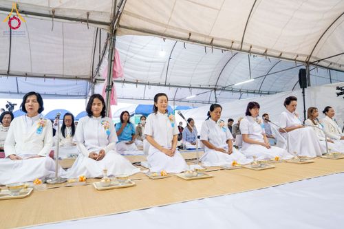 ภาพ No.200228:พิธีถวายภัตตาหารเป็นสังฆทาน แด่พระธรรมยาตรา ณ อนุสรณ์สถานบางปลา วัดบางปลา อำเภอบางเลน จังหวัดนครปฐม ในโครงการธรรมยาตรา กตัญญูบูชา มหาปูชนียาจารย์ พระมงคลเทพมุนี(สด จนฺทสโร) พระผู้ปราบมาร อนุสรณ์สถาน 7 แห่ง ปีที่ 13 วันที่ 23 มกราคม พ.ศ. 2568