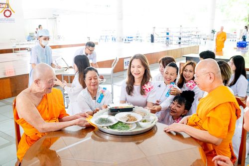 ภาพ No.158860:พิธีบุพเปตพลี ครั้งที่ 156 ร่วมอุทิศบุญแด่หมู่ญาติที่ล่วงลับไปแล้ว และสืบทอดอายุพระพุทธศาสนา วันพุธที่ 2 ตุลาคม พ.ศ. 2567 (วันพระ แรม 15 ค่ำ เดือน 10) ณ หอฉันคุณยายอาจารย์ฯ วัดพระธรรมกาย