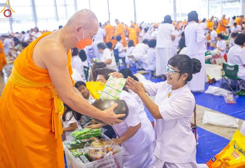 ภาพ No.126543:พิธีตักบาตร ในวันอาทิตย์ต้นเดือนที่ 3 มีนาคม พ.ศ. 2567 ณ บ้านแก้วเรือนทองคุณยายฯ วัดพระธรรมกาย