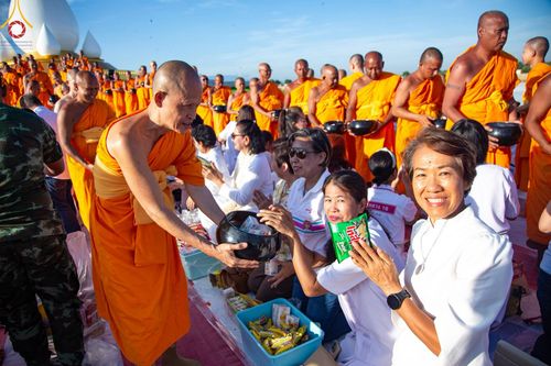 ภาพ No.211944:วันจันทร์ที่ 17 มีนาคม พ.ศ. 2568 พิธีตักบาตรพระกว่า 300 รูป ฉลองพิธีประดิษฐานพระบรมสารีริกธาตุ ณ ปทุมเจดีย์ เจดีย์พระพุทธเจ้า 5 พระองค์ ศูนย์อบรมเยาวชนปัตตานี บ้านโคกดีปลี ตำบลตุยง อำเภอหนองจิก จังหวัดปัตตานี