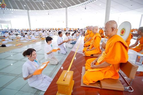 ภาพ No.229706:วันที่ 25 มิถุนายน พ.ศ. 2568 (แรม 15 ค่ำ เดือน 7) พิธีบุพเปตพลี ครั้งที่ 166 ร่วมอุทิศบุญแด่หมู่ญาติที่ล่วงลับไปแล้ว และสืบทอดอายุพระพุทธศาสนา ณ หอฉันคุณยายอาจารย์ฯ วัดพระธรรมกาย