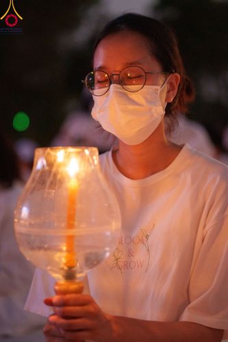 ภาพ No.112199:พิธีจุดประทีปถวายเป็นพุทธบูชา และบูชาธรรมมหาปูชนียาจารย์ พระมงคลเทพมุนี(สด จนฺทสโร) ในโครงการธรรมยาตรา กตัญญูบูชา มหาปูชนียาจารย์ พระมงคลเทพมุนี(สด จนฺทสโร) พระผู้ปราบมาร อนุสรณ์สถาน 7 แห่ง ปีที่ 12 วันที่ 14 มกราคม พ.ศ. 2567 ณ วัดสองพี่น้อง อ.สองพี่น้อง