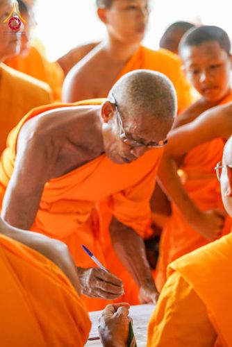 ภาพ No.313800:วันเสาร์ที่ 14 มีนาคม พ.ศ. 2569 พิธีตักบาตรแด่คณะสงฆ์ 323 วัด 4 จังหวัดชายแดนภาคใต้ พิธีถวายสังฆทานแด่คณะสงฆ์ 323 วัด ปีที่ 22 ครั้งที่ 183 พิธีมอบกองทุนหนุนแรงใจช่วยครูใต้ ปีที่ 19 ครั้งที่ 146 และพิธีทำบุญอุทิศส่วนกุศลให้ผู้วายชนม์ ณ ศูนย์ปฏิบัติธรรมภา