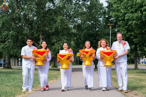 ภาพ No.82848:พิธีทอดผ้าป่าฉลองวัดพระธรรมกายนอร์ธสวีเดน  ในโอกาสสถาปนาครบรอบ 7 ปี  และพิธีวางแผ่นจารึกนามมงคล หน้าต่างบานทรัพย์ วันอาทิตย์ที่ 18 มิถุนายน พ.ศ.2566 ณ วัดพระธรรมกายนอร์ธสวีเดน ประเทศสวีเดน