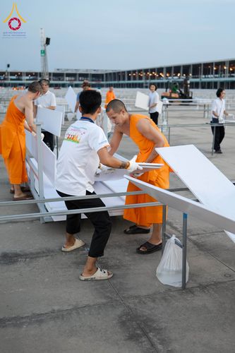 ภาพ No.326533:วันที่ 26 -27 เมษาบน พ.ศ.2569 การเก็บงานแผ่นหน้าโต๊ะที่ลานธรรม งานถวายมหาสังฆทาน 40,000 กว่าวัดทั่วประเทศ ณ ลานธรรม วัดพระธรรมกาย