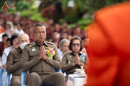 ภาพ No.351433:วันที่ 22 กันยายน พ.ศ. 2569  พิธีตักบาตรสามเณรธรรมทายาท โครงการบรรพชาพัฒนาคุณธรรม จริยธรรม  สำหรับนักเรียนนายสิบตำรวจ (นสต.) รุ่นที่ 16 ศูนย์ฝึกอบรมตำรวจภูธรภาค 1  ณ วัดพระพุทธบาทราชวรมหาวิหาร