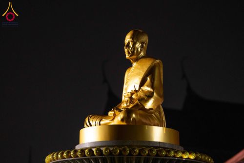 ภาพ No.297243:วันที่ 15 มกราคม พ.ศ.2569 พระธรรมยาตราปฏิบัติธรรมและถ่ายภาพหมู่ประวัติศาสตร์ อนุสรณ์สถานลำดับที่ 4 สถานที่เกิดด้วยกายธรรม  ณ วัดโบสถ์บน ต.บางคูเวียง จ.นนทบุรี ในโครงการธรรมยาตรา กตัญญูบูชา มหาปูชนียาจารย์ พระมงคลเทพมุนี(สด จนฺทสโร) พระผู้ปราบมาร อนุสรณ์ส