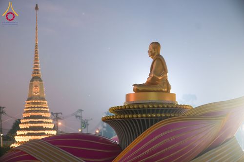 ภาพ No.294563:วันอาทิตย์ที่ 14 ธันวาคม พ.ศ.2568 พระธรรมยาตราปฏิบัติธรรมและถ่ายภาพหมู่ประวัติศาสตร์ ณ วัดสองพี่น้อง ต.ต้นตาล อ.สองพี่น้อง จ.สุพรรณบุรี ในโครงการธรรมยาตรา กตัญญูบูชา มหาปูชนียาจารย์ พระมงคลเทพมุนี(สด จนฺทสโร) พระผู้ปราบมาร อนุสรณ์สถาน 7 แห่ง ปีที่ 14