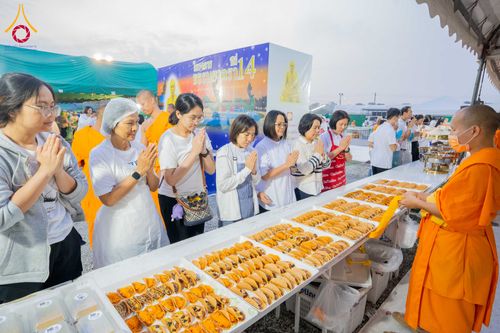 ภาพ No.300179:วันที่ 22 มกราคม พ.ศ. 2569 พิธีถวายภัตตาหารเป็นสังฆทาน แด่พระธรรมยาตรา ณ อนุสรณ์สถานบางปลา วัดบางปลา อำเภอบางเลน จังหวัดนครปฐม ในโครงการธรรมยาตรา กตัญญูบูชา มหาปูชนียาจารย์ พระมงคลเทพมุนี(สด จนฺทสโร) พระผู้ปราบมาร อนุสรณ์สถาน 7 แห่ง ปีที่ 14