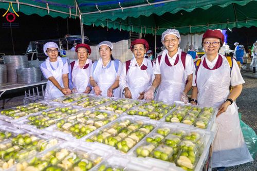 ภาพ No.300121:วันที่ 22 มกราคม พ.ศ. 2569 พิธีถวายภัตตาหารเป็นสังฆทาน แด่พระธรรมยาตรา ณ อนุสรณ์สถานบางปลา วัดบางปลา อำเภอบางเลน จังหวัดนครปฐม ในโครงการธรรมยาตรา กตัญญูบูชา มหาปูชนียาจารย์ พระมงคลเทพมุนี(สด จนฺทสโร) พระผู้ปราบมาร อนุสรณ์สถาน 7 แห่ง ปีที่ 14