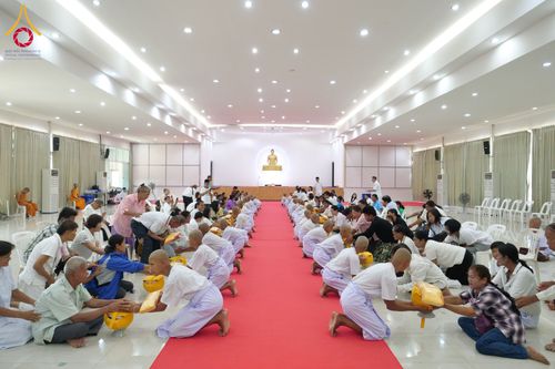 ภาพ No.319881:วันเสาร์ที่ 4 เมษายน พ.ศ.2569 พิธีตัดปอยผมและปลงผม พิธีขอขมาผู้ปกครองและมอบผ้าไตร พิธีบรรพชาและถวายบาตร ณ ศูนย์ปฏิบัติธรรมและศูนย์อบรมเยาวชนเพชรบุรี  ต.ท่าแลง อ.ท่ายาง จ.เพชรบุรี