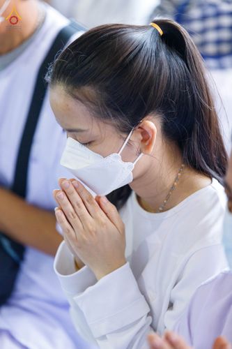 ภาพ No.76758:พิธีตักบาตรข้าวสารอาหารแห้ง  ณ บ้านแก้วเรือนทองคุณยายฯ สภาธรรมกายสากล  วัดพระธรรมกาย จ.ปทุมธานี  ในวันอาทิตย์ต้นเดือนที่ 6 มีนาคม พ.ศ. 2566