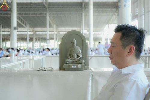 ภาพ No.105468:พิธีปฏิบัติธรรมและพิธีบูชาข้าวพระ ในวันจันทร์ที่ 1 มกราคม พ.ศ. 2567 ณ สภาธรรมกายสากล วัดพระธรรมกาย