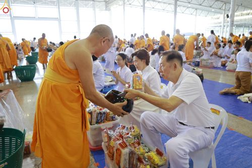 ภาพ No.318271:วันอาทิตย์ต้นเดือนที่ 5 เมษายน พ.ศ.2569 พิธีตักบาตร ณ บ้านแก้วเรือนทองคุณยายอาจารย์ฯ วัดพระธรรมกาย