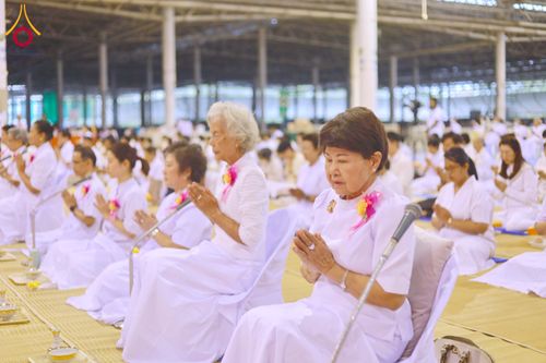 ภาพ No.303122:วันที่ 26 มกราคม พ.ศ. 2569 พิธีถวายภัตตาหารเป็นสังฆทาน แด่พระธรรมยาตรา ณ วัดพระธรรมกาย  จังหวัดปทุมธานี ในโครงการธรรมยาตรา กตัญญูบูชา มหาปูชนียาจารย์ พระมงคลเทพมุนี(สด จนฺทสโร) พระผู้ปราบมาร อนุสรณ์สถาน 7 แห่ง ปีที่ 14