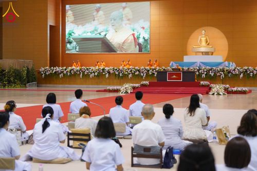 ภาพ No.284881:วันอาทิตย์ที่ 14 ธันวาคม พ.ศ.2568  พิธีปฏิบัติธรรม พิธีถวายภัตตาหารเป็นสังฆทาน พิธีมอบต้นสมบัติจักรพรรดิ ถวายแด่เจ้าอาวาสและประธานสงฆ์ 236 ศูนย์ส่งเสริมศีลธรรมทั่วโลก ณ สภาธรรมกายสากล วัดพระธรรมกาย