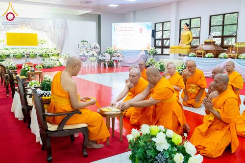 ภาพ No.314408:วันพฤหัสบดีที่ 19 มีนาคม พ.ศ. 2569 พิธีบำเพ็ญกุศล คุณพ่อณรงค์ จินตมากุล โยมบิดา พระครูปลัดรัตนวีรวัฒน์ (รังสฤษดิ์ อิทฺธิจินตโก) ที่ปรึกษาเจ้าคณะจังหวัดปทุมธานี เจ้าอาวาสวัดพระธรรมกาย  ณ ห้องปลูกศรัทธา 2 วัดพระธรรมกาย ปทุมธานี