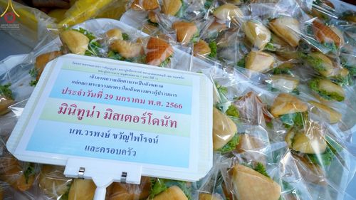 ภาพ No.74968:พิธีถวายภัตตาหารเป็นสังฆทาน แด่คณะพระธรรมยาตราฯ ในโครงการธรรมยาตรากตัญญูบูชา มหาปูชนียาจารย์ พระมงคลเทพมุนี(สด จนฺทสโร) พระผู้ปราบมาร อนุสรณ์สถาน 7 แห่ง ปีที่ 11 วันที่ 29 มกราคม พ.ศ. 2566