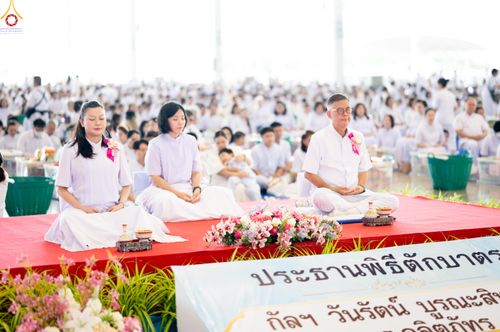 ภาพ No.332144:วันอาทิตย์ต้นเดือนที่ 7 มิถุนายน พ.ศ.2569 พิธีตักบาตร ข้าวสารอาหารแห้ง  ณ บ้านแก้วเรือนทองคุณยายอาจารย์ฯ วัดพระธรรมกาย