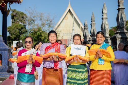 ภาพ No.288512:วันที่ 5 มกราคม พ.ศ. 2569 พิธีทอดผ้าป่าทำนุบำรุงศาสนสถาน ณ วัดอัมพวัน ต.สองพี่น้อง อ.สองพี่น้อง จ.สุพรรณบุรี ในโครงการธรรมยาตรา กตัญญูบูชา มหาปูชนียาจารย์ พระมงคลเทพมุนี(สด จนฺทสโร) พระผู้ปราบมาร อนุสรณ์สถาน 7 แห่ง ปีที่ 14