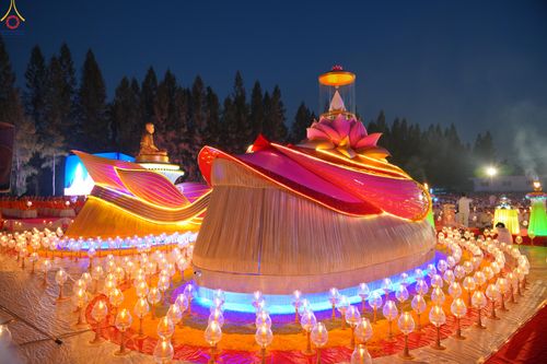 ภาพ No.292189:วันที่ 10 มกราคม พ.ศ. 2569 พิธีจุดประทีปถวายเป็นพุทธบูชา และบูชาธรรมมหาปูชนียาจารย์  ณ อนุสรณ์สถานคลองบางนางแท่น อ.สามพราน จ.นครปฐม ในโครงการธรรมยาตรา กตัญญูบูชา มหาปูชนียาจารย์ พระมงคลเทพมุนี(สด จนฺทสโร) พระผู้ปราบมาร อนุสรณ์สถาน 7 แห่ง ปีที่ 14