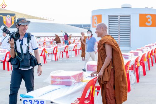 ภาพ No.323112:วันที่ 19 เมษายน พ.ศ.2569 การเรียงกล่องไทยธรรม , เตรียมงานจราจร เพื่องานถวายมหาสังฆทาน 40,000 กว่าวัดทั่วประเทศ วันคุ้มครองโลก 22 เมษายน พ.ศ.2569 วัดพระธรรมกาย