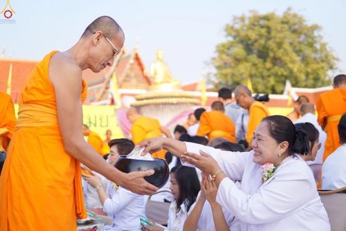 ภาพ No.294498:วันที่ 14 มกราคม พ.ศ. 2569 พิธีตักบาตรพระธรรมยาตรา ณ วัดสองพี่น้อง ต.ต้นตาล อ.สองพี่น้อง จ.สุพรรณบุรี ในโครงการธรรมยาตรา กตัญญูบูชา มหาปูชนียาจารย์ พระมงคลเทพมุนี(สด จนฺทสโร) พระผู้ปราบมาร อนุสรณ์สถาน 7 แห่ง ปีที่ 14