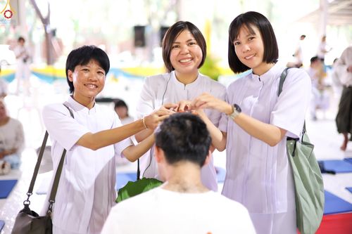 ภาพ No.338295:วันอาทิตย์ที่ 5 กรกฎาคม พศ.2569 พิธีตัดปอยผมธรรมทายาทนานาชาติ IDOP รุ่นที่ 21 จากประเทศจีน มาเลเซีย สิงคโปร์ และไต้หวัน ณ โถงช้าง วัดพระธรรมกาย