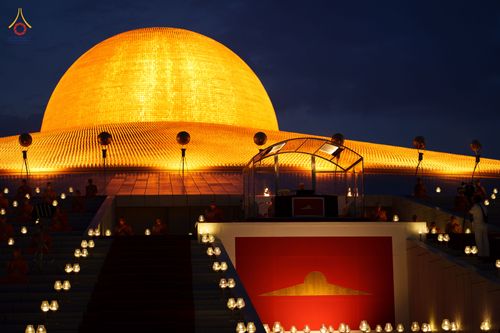 ภาพ No.81794:พิธีจุดวิสาขประทีปและเวียนประทักษิณ เนื่องในวันวิสาขบูชา วันเสาร์ที่ 3 มิถุนายน 2566 ณ ลานธรรมพระมหาธรรมกายเจดีย์ วัดพระธรรมกาย จ.ปทุมธานี