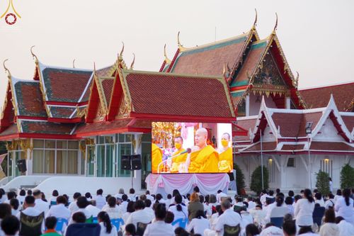 ภาพ No.71893:พิธีจุดประทีปถวายเป็นพุทธบูชา และบูชาธรรมมหาปูชนียาจารย์ ในโครงการธรรมยาตรากตัญญูบูชา มหาปูชนียาจารย์ พระมงคลเทพมุนี(สด จนฺทสโร) พระผู้ปราบมาร ปีที่ 11 ณ อนุสรณ์สถานลำดับที่ 3 สถานที่เกิดใหม่ในเพศสมณะ วัดสองพี่น้อง อ.สองพี่น้อง จ.สุพรรณบุรี วันที่ 17 มกร