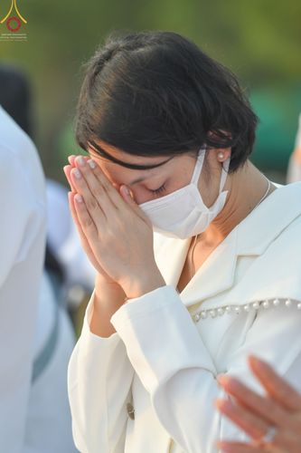 ภาพ No.70547:พิธีตักบาตรพระธรรมยาตราฯ ในโครงการธรรมยาตรากตัญญูบูชา มหาปูชนียาจารย์ พระมงคลเทพมุนี(สด จนฺทสโร) พระผู้ปราบมาร ปีที่ 11 ณ อนุสรณ์สถานลำดับที่ 2 สถานที่ตั้งมโนปณิธานบวชตลอดชีวิต อนุสรณ์สถานคลองบางนางแท่น อ.สามพราน จ.นครปฐม วันที่ 14 มกราคม พ.ศ. 2566
