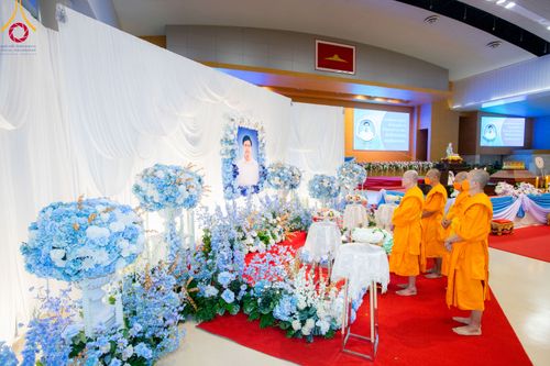 ภาพ No.91102:พิธีบำเพ็ญกุศลสวดพระอภิธรรม  อุบาสกถาวร พรหมถาวร (อุบาสกผู้ปั้นพระ) คืนสุดท้าย วันศุกร์ที่ 20 ตุลาคม พ.ศ. 2566 ณ ห้องแก้วสารพัดนึก 1 สภาธรรมกายสากล วัดพระธรรมกาย จ.ปทุมธานี